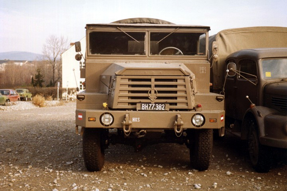 Berliet during army trials in the parking lot in front of the Army Driving School building, Martinek Barracks, Baden