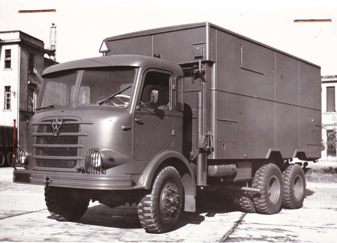 Gräf & Stift ZA 200 with mounted radar-processing shelter