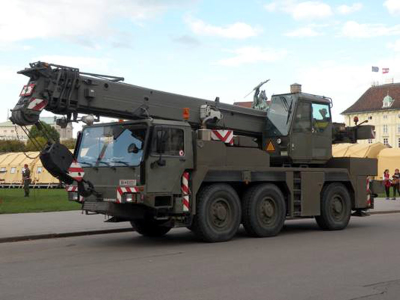 Liebherr LTM 1014 mobile crane of the 3rd Engineer Battalion at the Austrian National Day 2014 (Bild Copyright Helmut P.)