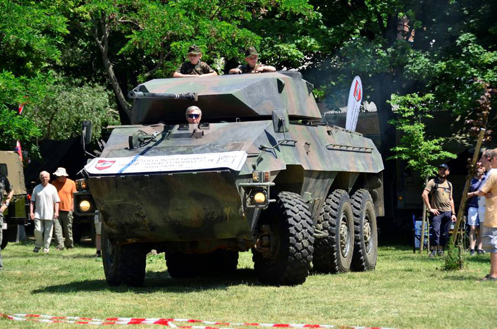 ÖAF Radpanzer-Prototyp mit „Nachwuchs-Besatzung“