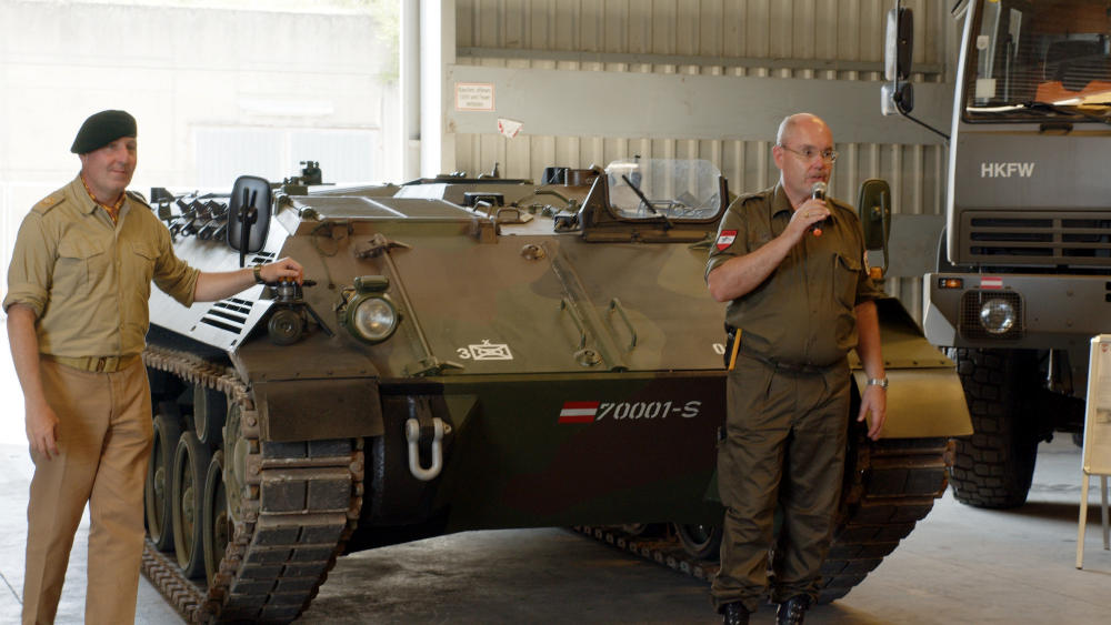 Franz Brödl/HGM presented the history of the Austrian Tank Family of Vehicles, here welcomed by Hermann Spörker