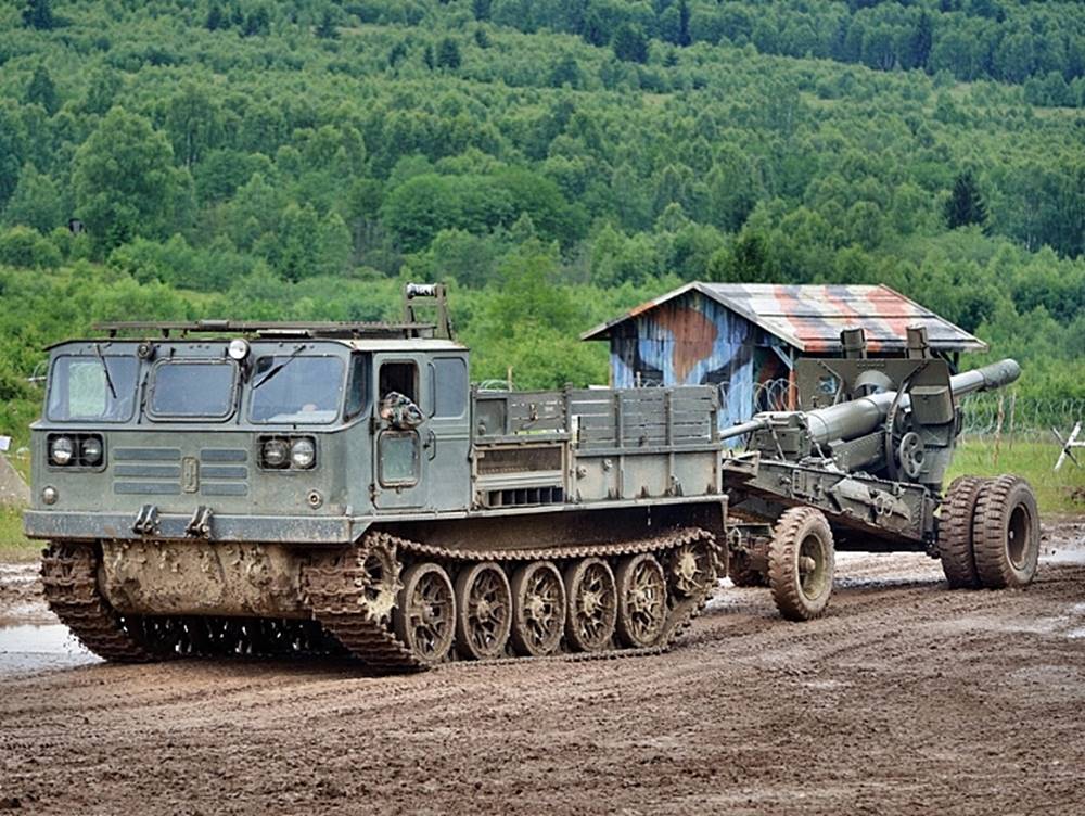 ATS-59G towing heavy 152 mm field artillery