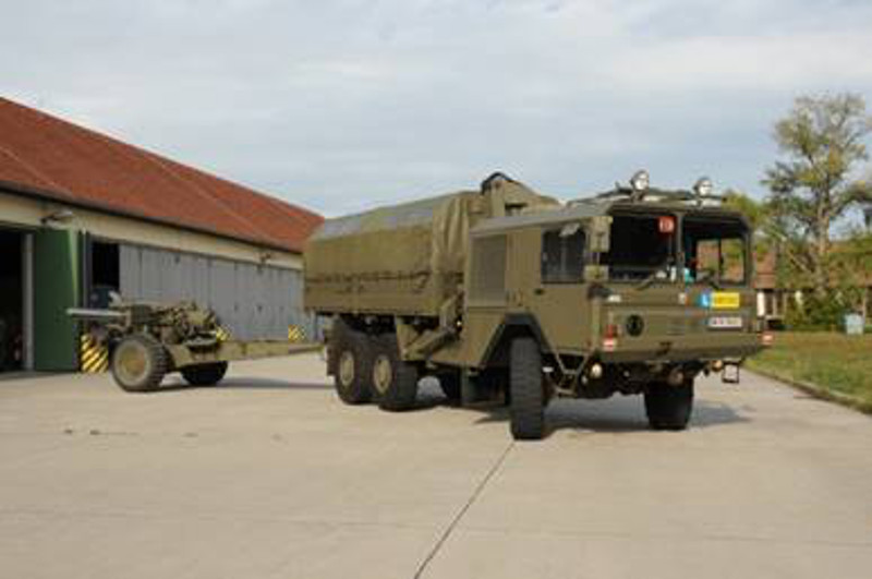 Type G1 with Palfinger PK 7500 loading crane towing the 155-mm heavy field howitzer