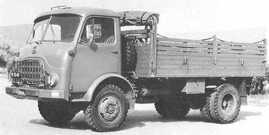 4x4 Prototype around 1964 during initial trials in the Army Driving School parking lot at the Martinek Barracks in Baden, still with Vienna license plates