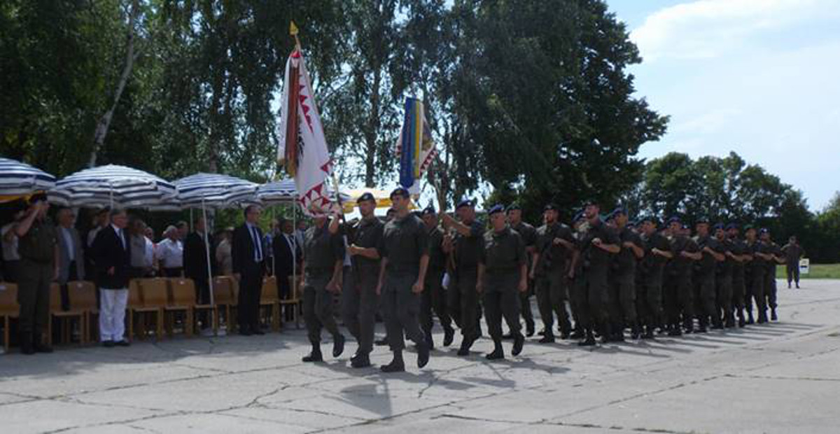 Einmarsch von Feldzeichen und Ehrenzug