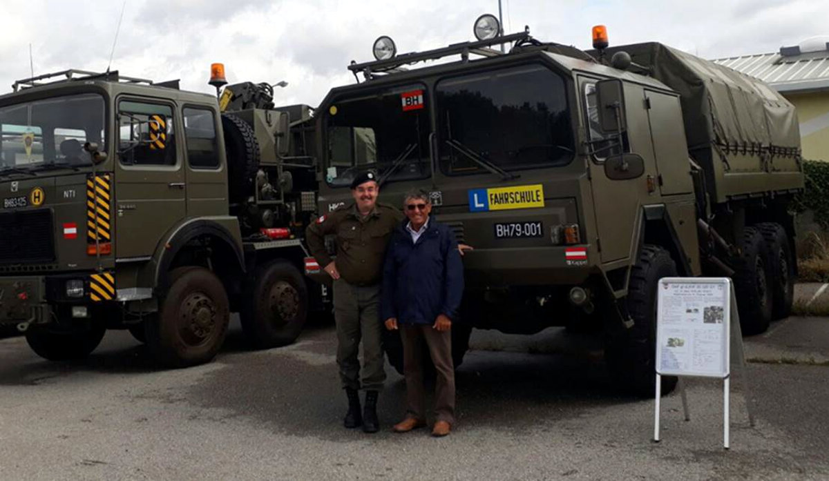 Dr. Spörker with Vzlt. (WO) Franz Wolf, for many decades key member of the trial and evaluation group at the Army Driving School (HKS/VVStb), standing in front of old “001”, the School’s sLKW