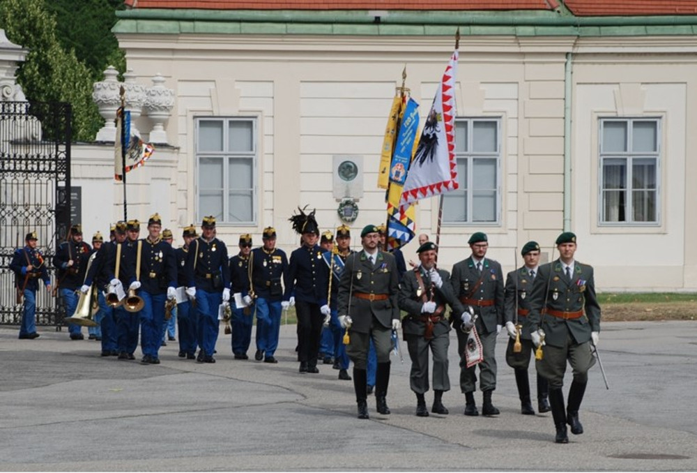 Einzug von Feldzeichen und k.u.k. Wiener Regimentskapelle IR4