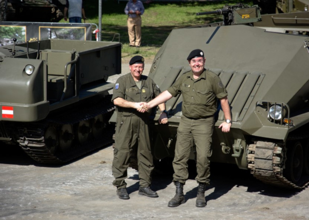 Col. W.Posch/HLogZ W (left) and Dr. H.Spörker/HKFW celebrate the successful gathering of the four Mulis and the Saurer APC Prototype