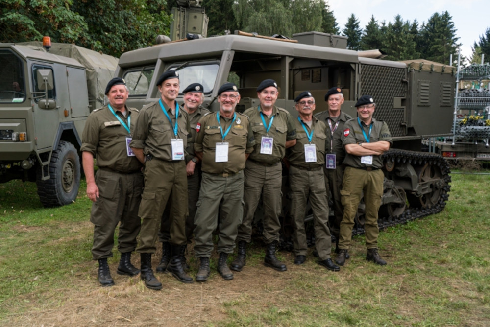 Der HKFW bei der AirPower 22 (v.l.n.r.: R.Meitz, A.Kölbl, H.Allabauer, P.Klausner, H.Spörker, A.Geyer, H.Partl und H.-J.Ebner)