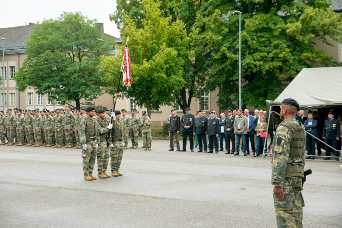 Traditionsverband stiftet Standartenband an Aufklärungs- und Artilleriebataillon 3